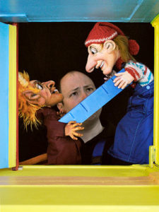 Kasper baut ein Haus im Kinder- und Jugendtheater Frankfurt