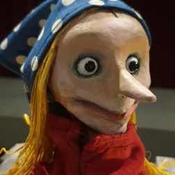 Die kleine Hexe - Figurentheater Fiesemadände im Kinder- und Jugendtheater Frankfurt